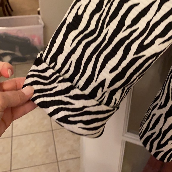 Liz Claiborne, Black & White Print Blazer - Picture 3 of 9